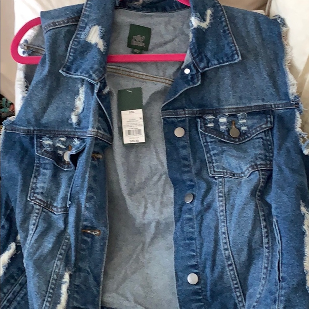 Denim wild fable vest tags attached